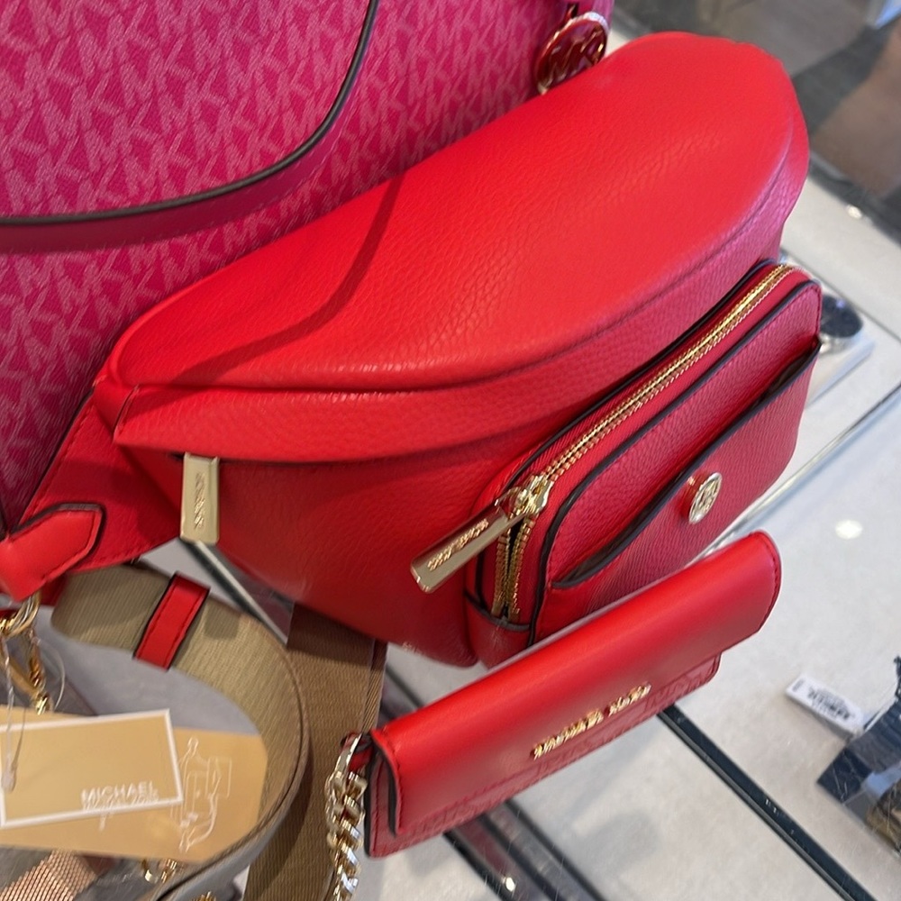 MICHAEL KORS
Maisie Large Pebbled Leather 2-in-1 Sling Pack
Dark Sangria 
NWT - Picture 8 of 16